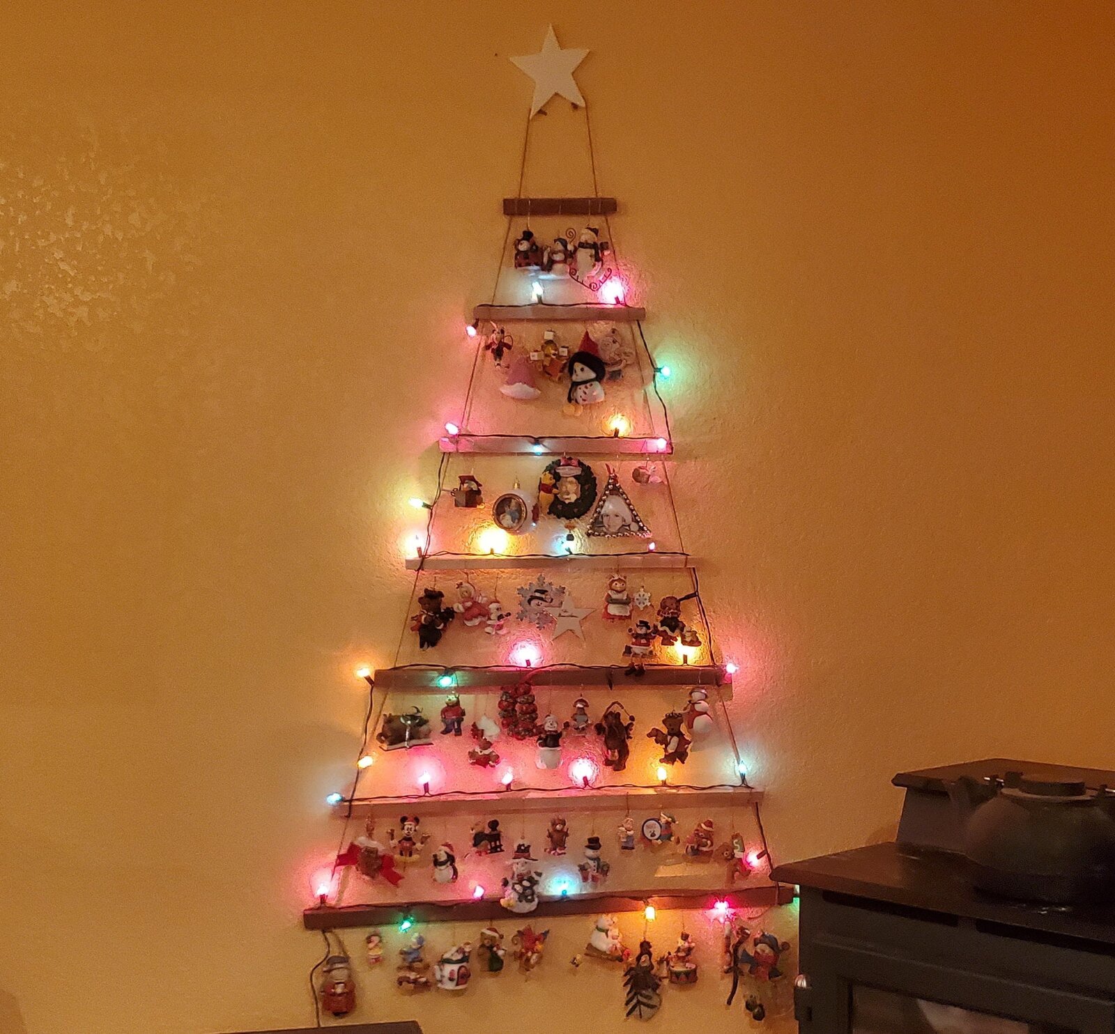 Wall-mounted wooden Christmas tree ornament holder